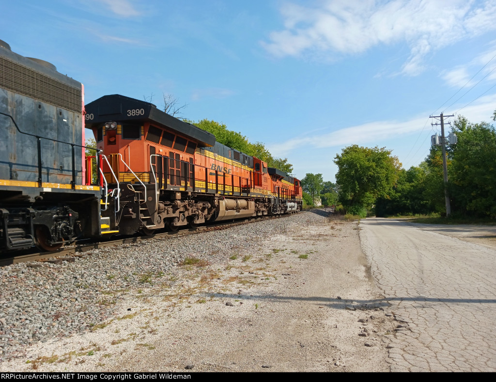BNSF 3890 & BNSF 7055